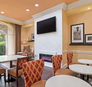 Hampton Inn & Suites Stamford hotel detail image 3