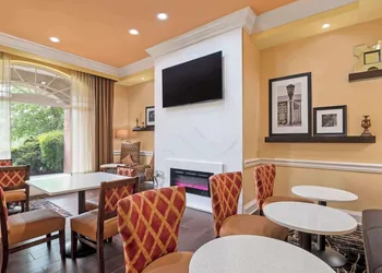 Hampton Inn & Suites Stamford hotel thumbnail 3