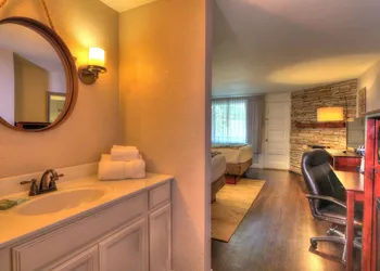 River Edge Inn hotel thumbnail 7