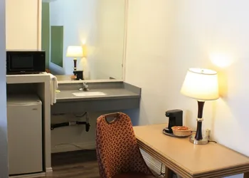 Express Inn hotel thumbnail 5