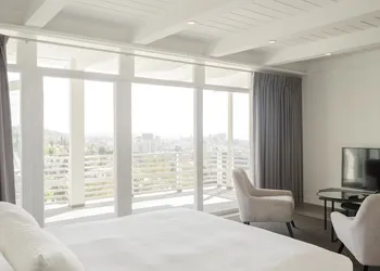 Hollywood Hills Hotel hotel thumbnail 4
