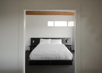 Hollywood Hills Hotel hotel thumbnail 6