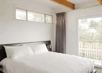 Hollywood Hills Hotel hotel thumbnail 7