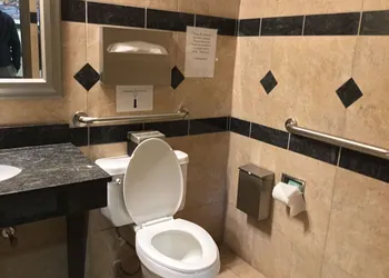 Days Inn & Suites by Wyndham Webster NASA-ClearLake-Houston hotel thumbnail 2