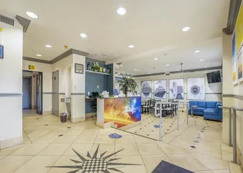 Days Inn & Suites by Wyndham Webster NASA-ClearLake-Houston hotel thumbnail 3