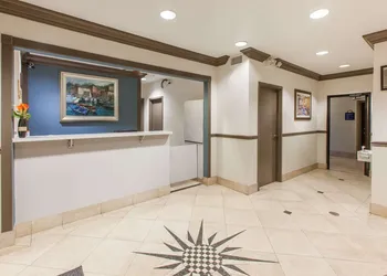 Days Inn & Suites by Wyndham Webster NASA-ClearLake-Houston hotel thumbnail 4