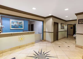Days Inn & Suites by Wyndham Webster NASA-ClearLake-Houston hotel thumbnail 5