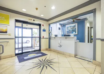 Days Inn & Suites by Wyndham Webster NASA-ClearLake-Houston hotel thumbnail 8