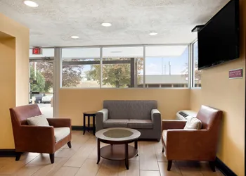 Super 8 by Wyndham Jackson hotel thumbnail 3