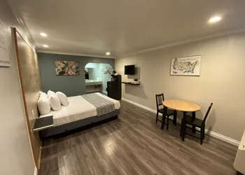 Anaheim Executive Inn & Suites hotel thumbnail 8