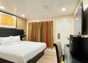 Ocean Inn hotel thumbnail 5