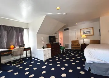 The Sterling Hotel hotel thumbnail 4