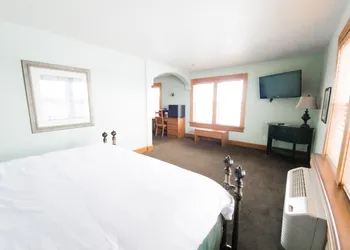 Nuks Executive Suites hotel thumbnail 5