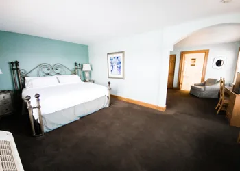 Nuks Executive Suites hotel thumbnail 7