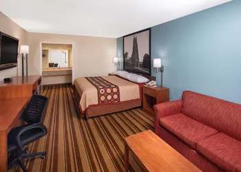 Super 8 by Wyndham Burlington NC hotel thumbnail 3