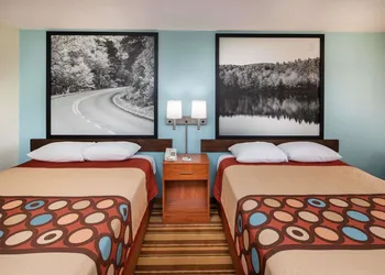 Super 8 by Wyndham Burlington NC hotel thumbnail 4