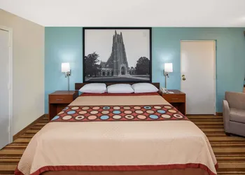 Super 8 by Wyndham Burlington NC hotel thumbnail 5