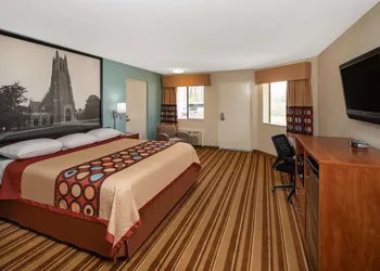 Super 8 by Wyndham Burlington NC hotel thumbnail 6