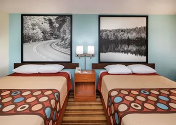 Super 8 by Wyndham Burlington NC hotel thumbnail 4