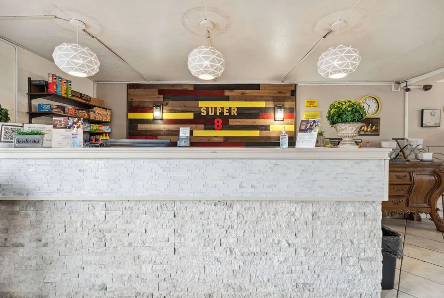 Super 8 by Wyndham Millbury/Toledo hotel detail image 2