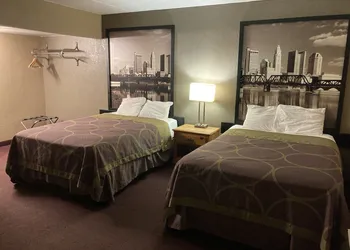 Super 8 by Wyndham Millbury/Toledo hotel thumbnail 6