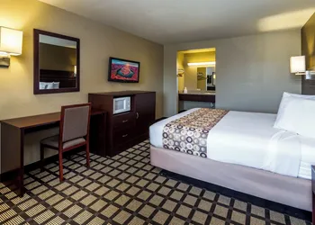 Travelers Inn hotel thumbnail 8