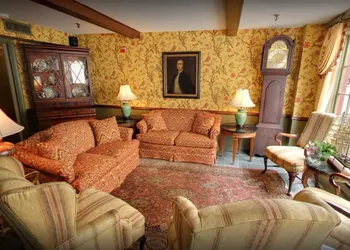 Americas Cup Inn hotel thumbnail 2
