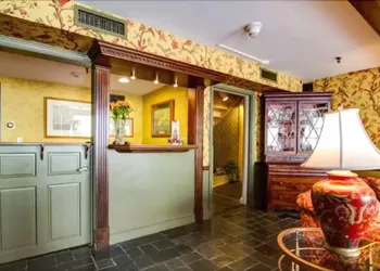 Americas Cup Inn hotel thumbnail 3