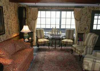 Americas Cup Inn hotel thumbnail 4
