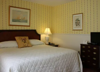 Americas Cup Inn hotel thumbnail 6