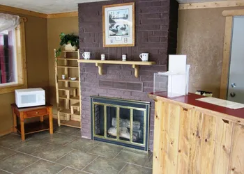 Traveler's Lodge hotel thumbnail 4
