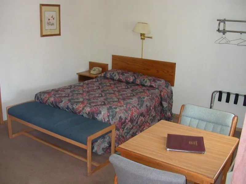 Traveler's Lodge hotel detail image 6