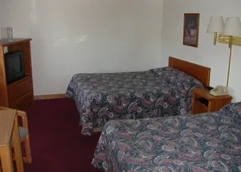 Traveler's Lodge hotel thumbnail 7