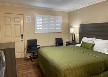 Holland Inn & Suites hotel thumbnail 5