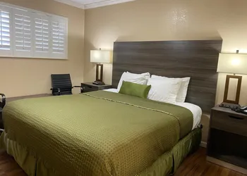 Holland Inn & Suites hotel thumbnail 7