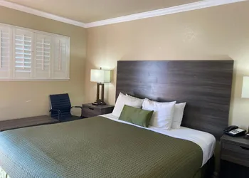 Holland Inn & Suites hotel thumbnail 8