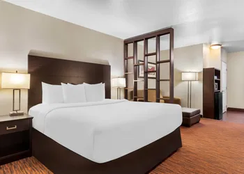 Comfort Suites Clovis - Fresno hotel thumbnail 8