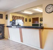 Econo Lodge Inn & Suites Windsor Locks Bradley Airport hotel detail image 4