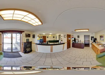 Econo Lodge Inn & Suites Windsor Locks Bradley Airport hotel thumbnail 2