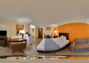 Econo Lodge Inn & Suites Windsor Locks Bradley Airport hotel thumbnail 6