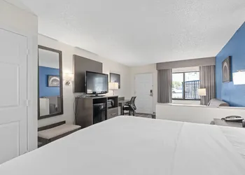 Baymont by Wyndham Orlando East hotel thumbnail 7