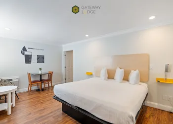 Gateway Lodge hotel thumbnail 2