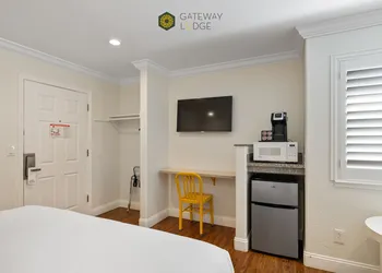 Gateway Lodge hotel thumbnail 3