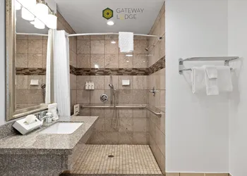 Gateway Lodge hotel thumbnail 4