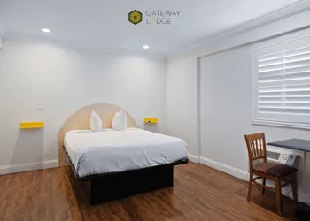 Gateway Lodge hotel thumbnail 5