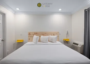 Gateway Lodge hotel thumbnail 8