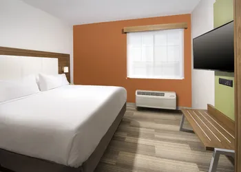 Holiday Inn Express & Suites San Antonio-Dtwn Market Area by IHG hotel thumbnail 5