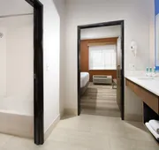 Holiday Inn Express & Suites San Antonio-Dtwn Market Area by IHG hotel detail image 7
