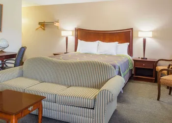 Super 8 by Wyndham Manassas hotel thumbnail 8