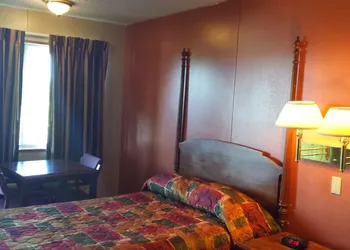 Carefree Inn Flatonia hotel thumbnail 4